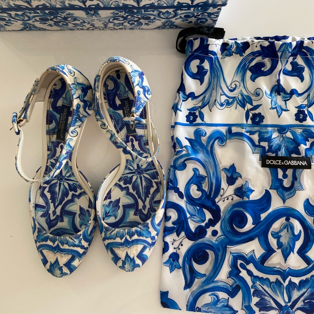 Signature Dolce & Gabbana Pump Size 37